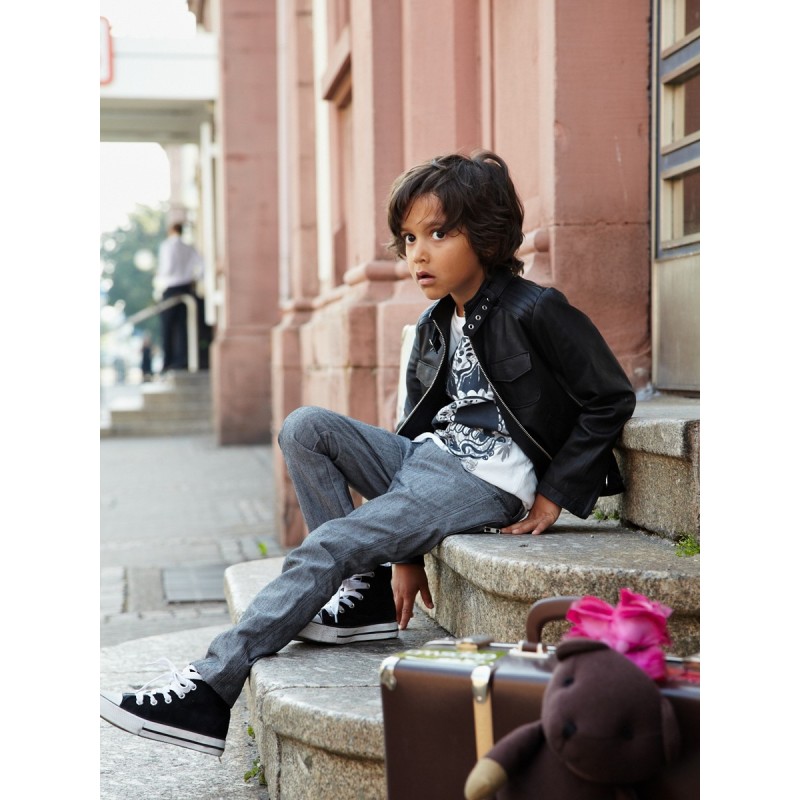 Classic cut jeans pattern...