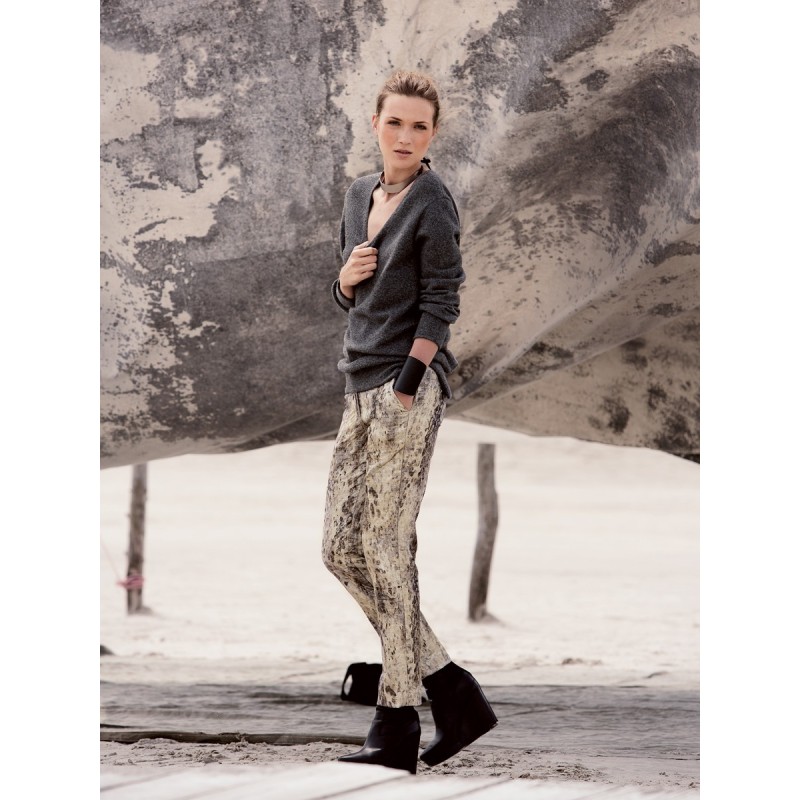 Pattern Pants of a narrowed...