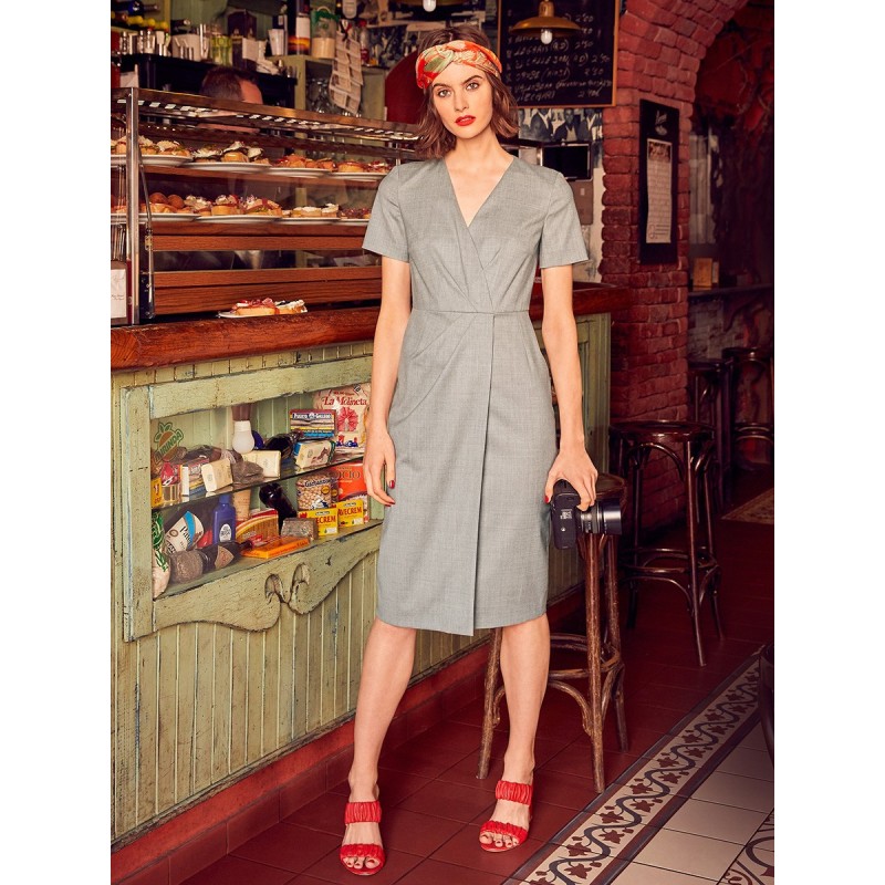 Pattern Dress with a narrow...