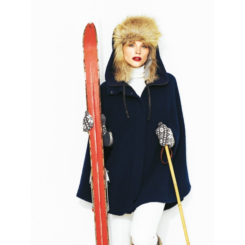 Pattern Cape made of bouclé...