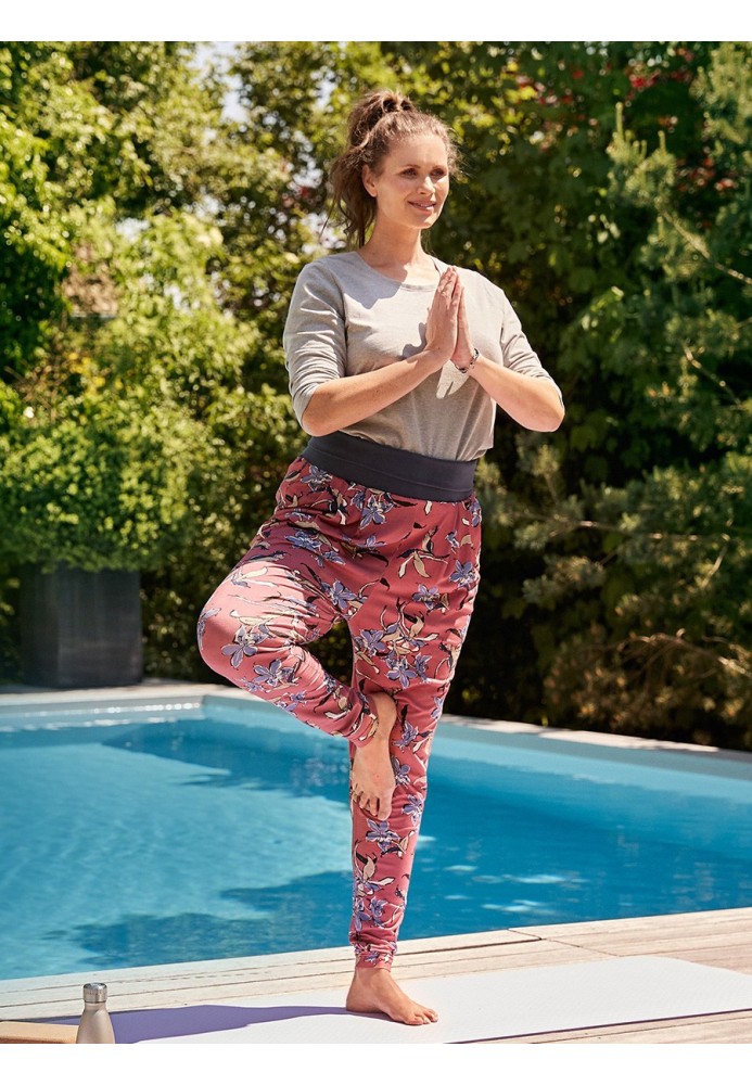 Pattern Joggers with a wide elastic waistband (Burda 10/2020, pattern number 122 B)