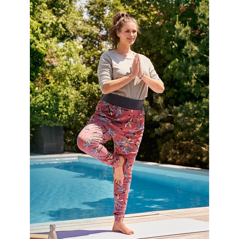 Pattern Joggers with a wide...