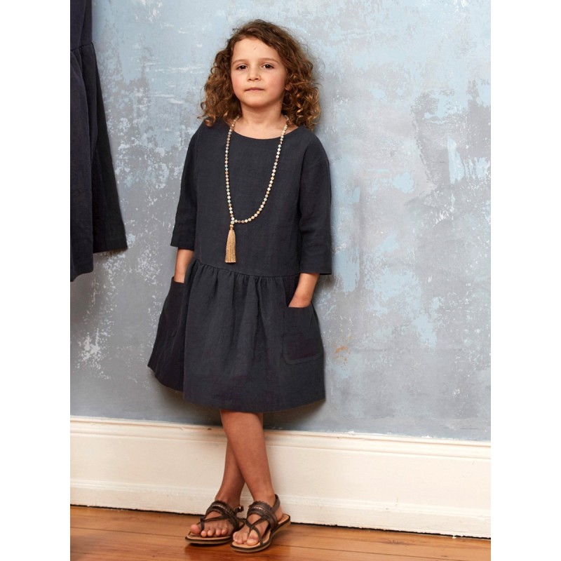 Pattern Dress of a straight...