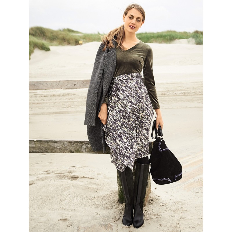 Pattern Dress with a narrow...