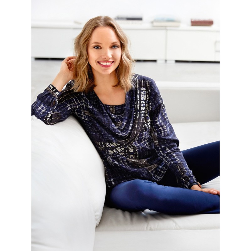 Pattern Straight-cut blouse...