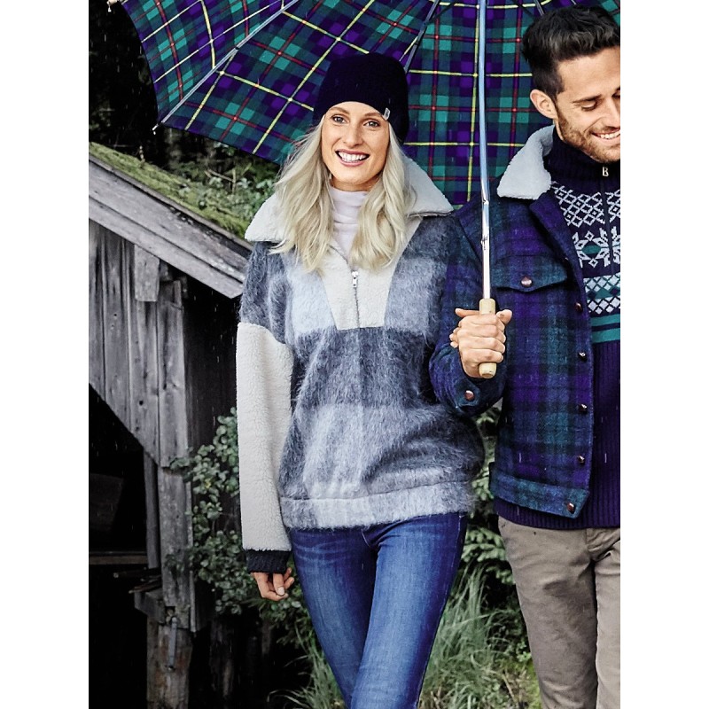 Pattern Spacious pullover...