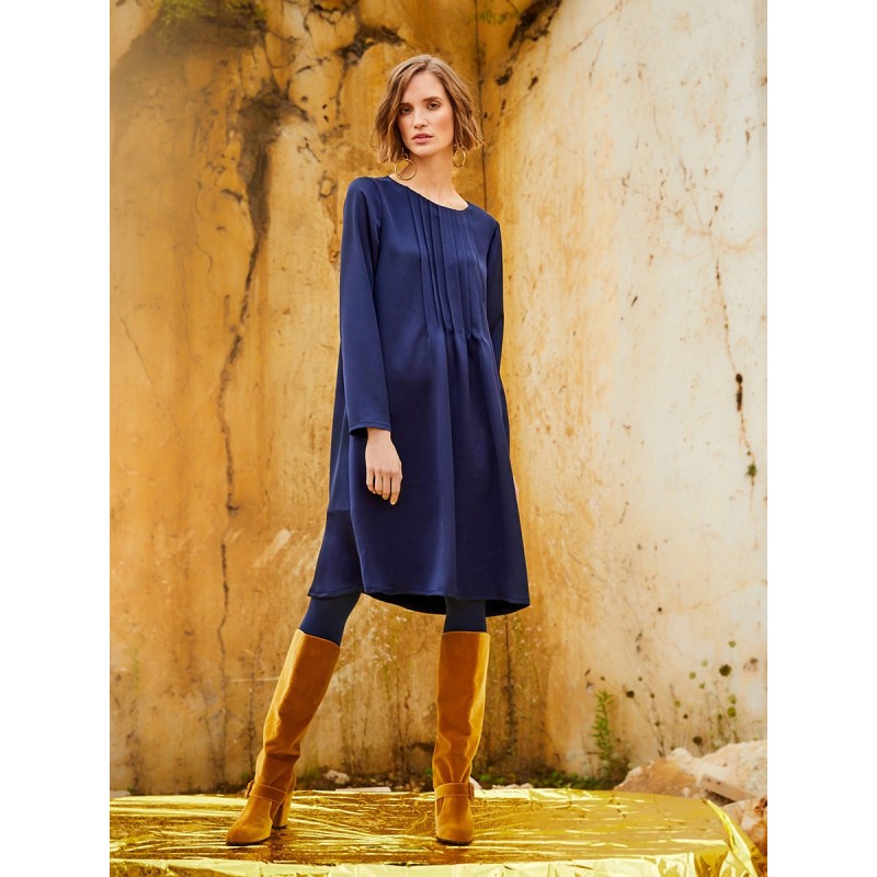 Pattern Straight-cut dress...