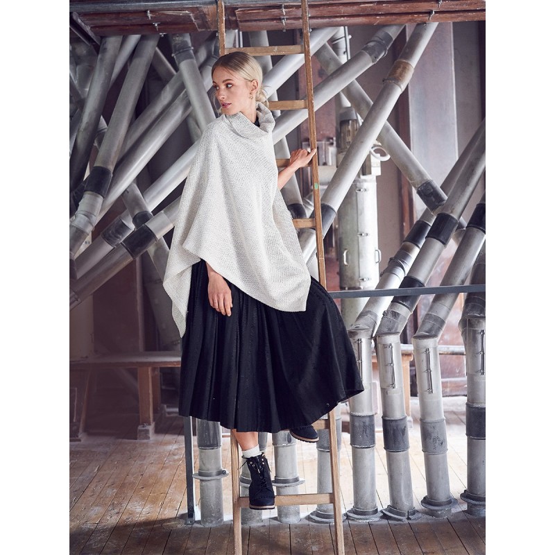 Pattern Cape of simple cut...