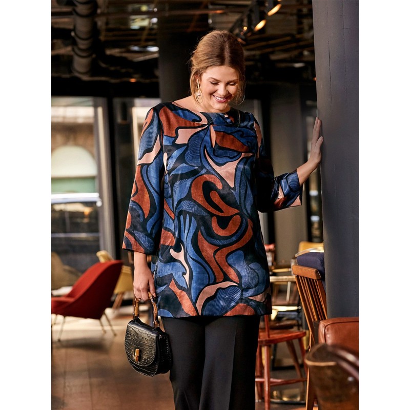 Pattern Tunic with a wide...
