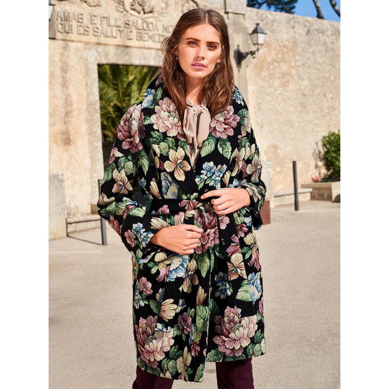 Pattern Coat of a straight...