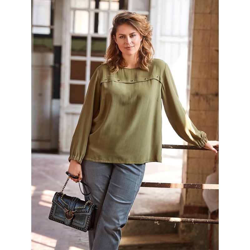 Pattern Blouse of a flared...