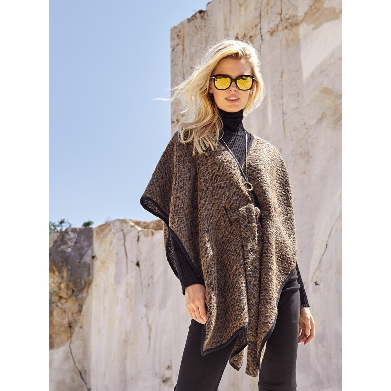 Pattern Straight-cut cape...