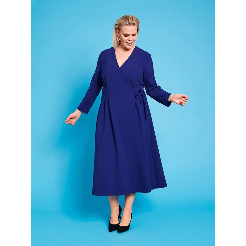 Pattern Dress of a fitted...