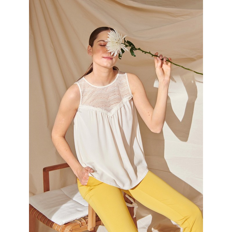 Pattern Silk top with a...