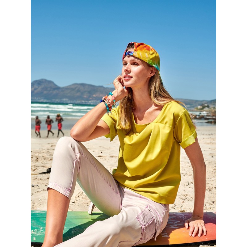 Pattern T-shirt with a...