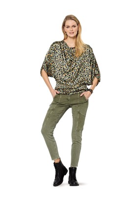 Pattern Straight-cut blouse with wide sleeves (Burda 2/2020, pattern no. 6192 A)