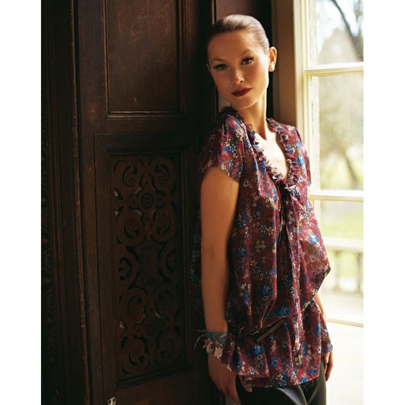 Pattern Blouse of flared...