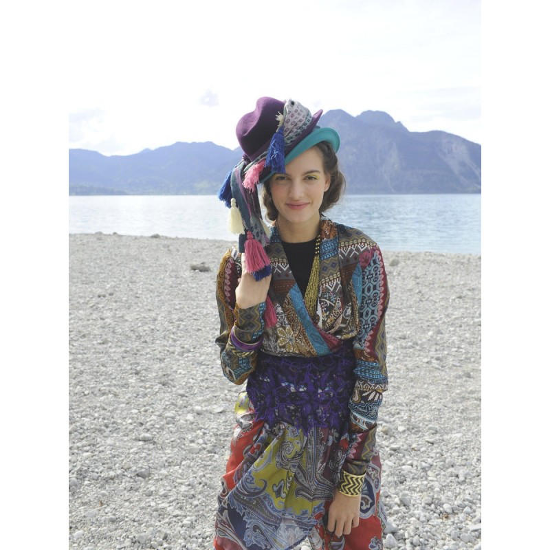 Pattern Corsage made of...