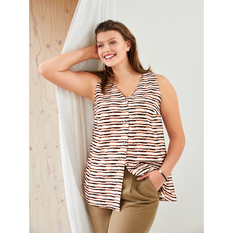 Pattern V-neck flared top...