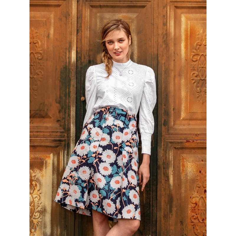 Pattern Skirt with a flared...