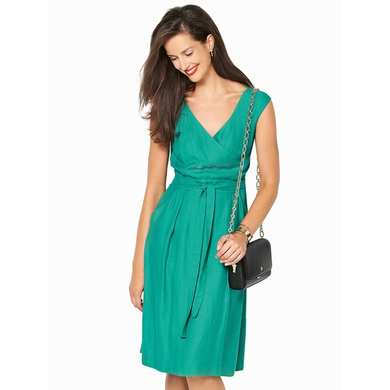 Pattern Dress with a flared...