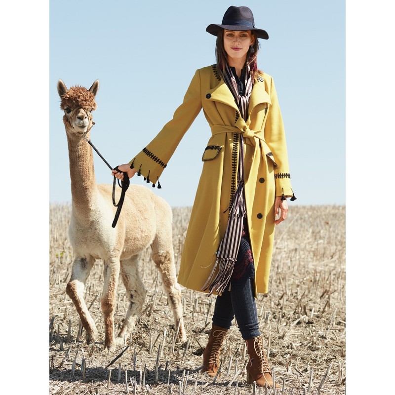 Pattern Coat with a shaped...