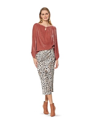 Pattern Blouse of straight cut with side slits (Burda 2/2020, pattern number 6159 B)