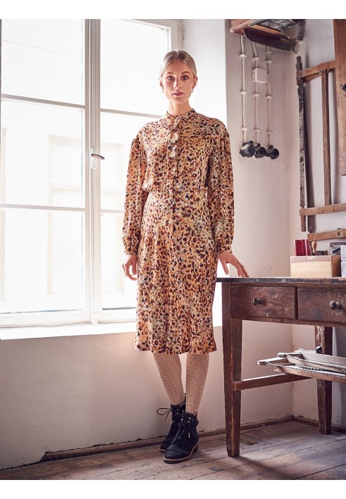 Pattern Dress-shirt with removable strap-frog (Burda 10/2019, pattern number 101)