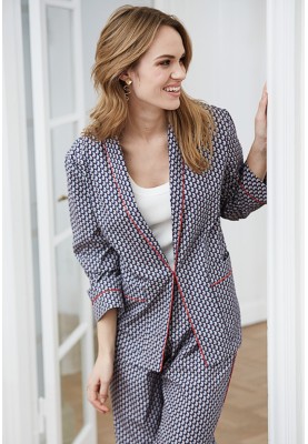 Pattern Jacket in a pajama style with a shawl collar (I love to sew 1/2019, pattern number 107)