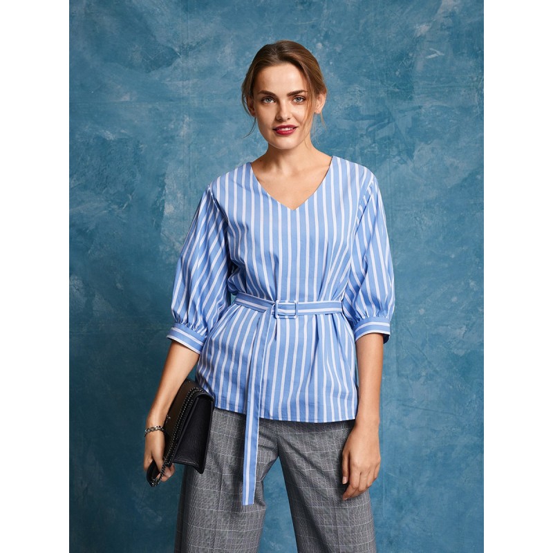 Pattern V-neck straight cut...