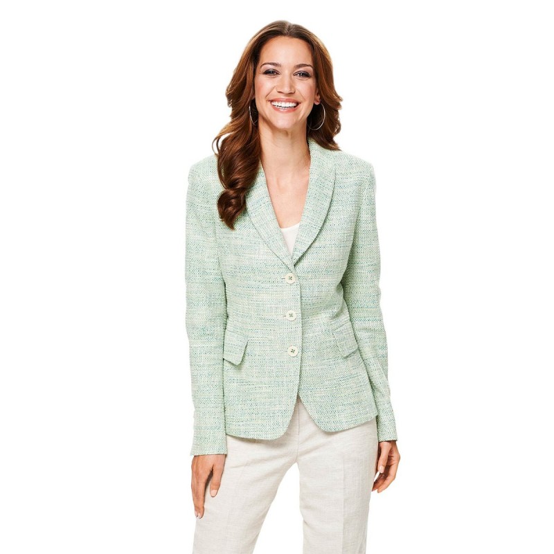 Pattern Jacket of a fitted...