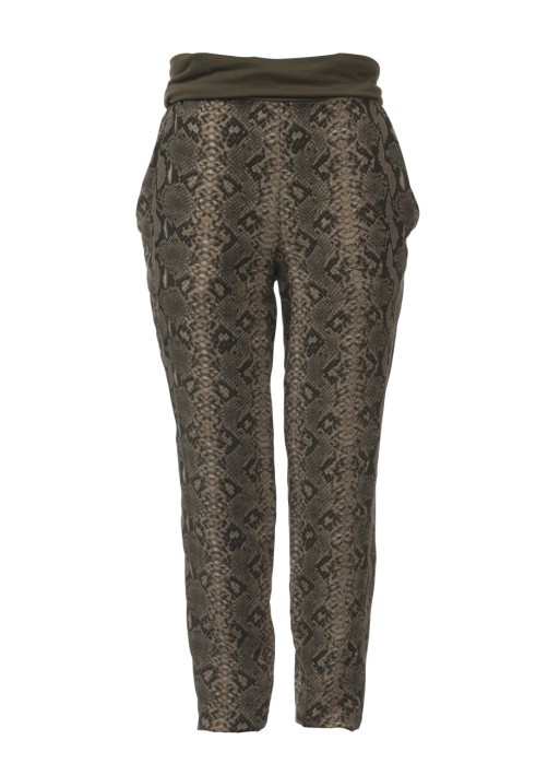 Pattern Pants of a narrowed cut on a knitted belt (Burda. Fashion Plus 1/2019, pattern number 411 A)