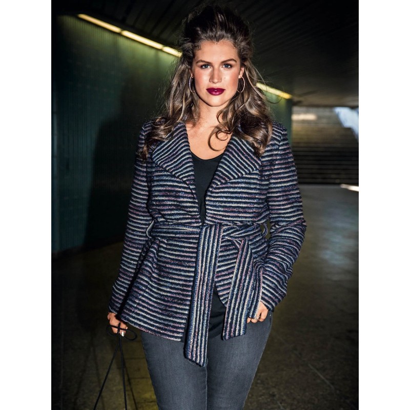 Pattern Jacket of a fitted...