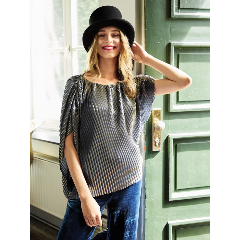 Pattern Pleated top of...