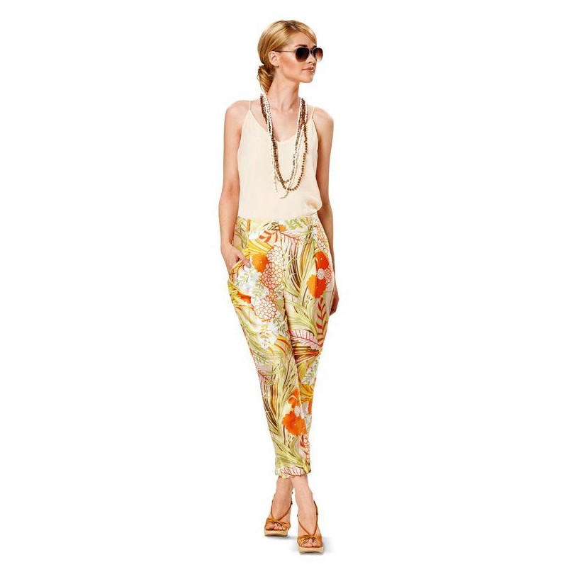 Pattern Pants of a narrowed...