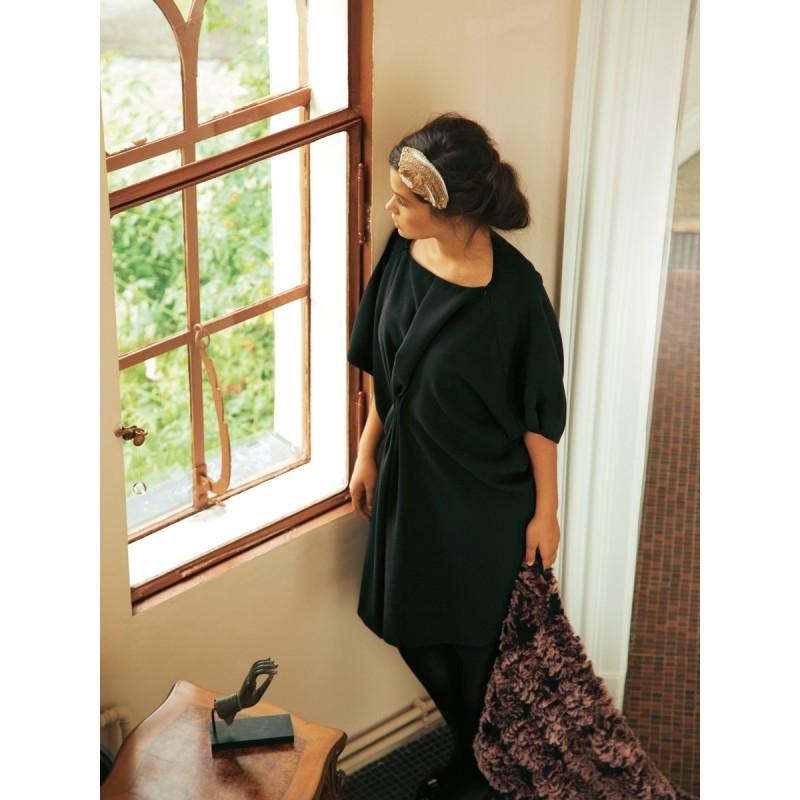 Pattern Tunic of a spacious...