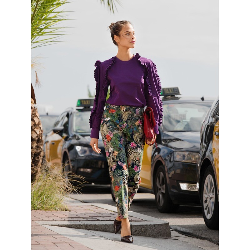 Pattern Pants of a tapered...