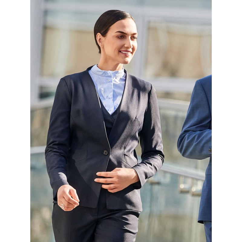 Pattern Jacket of a fitted...