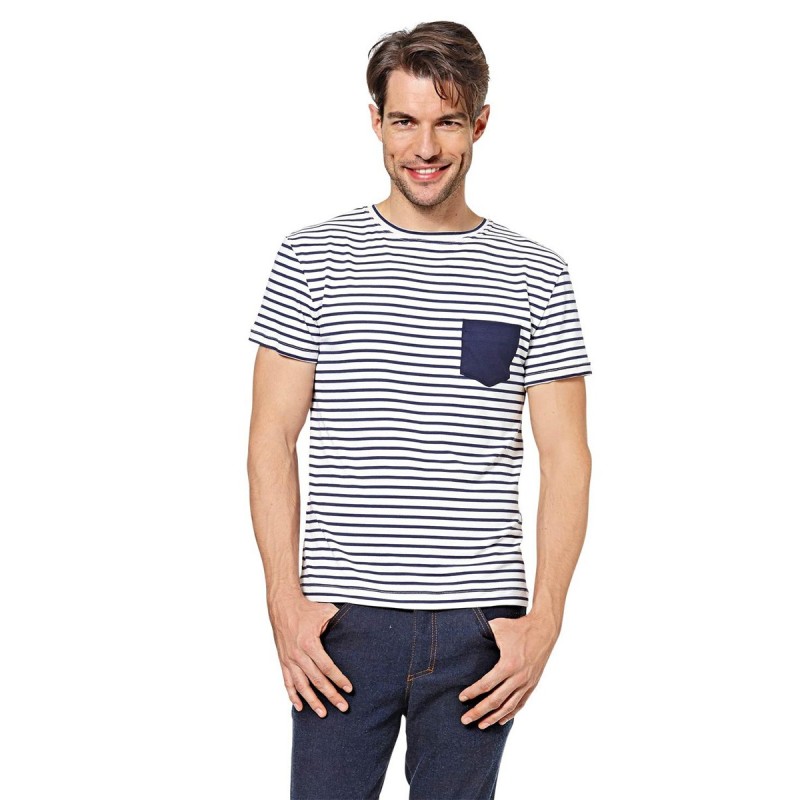 Pattern T-shirt of simple...