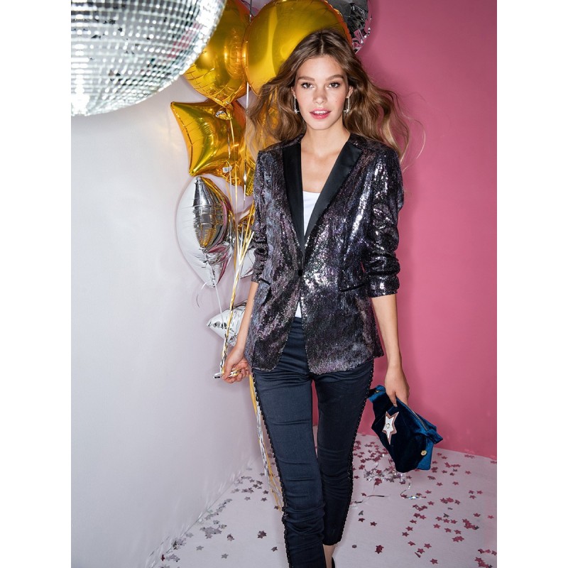 Pattern Jacket of a fitted...