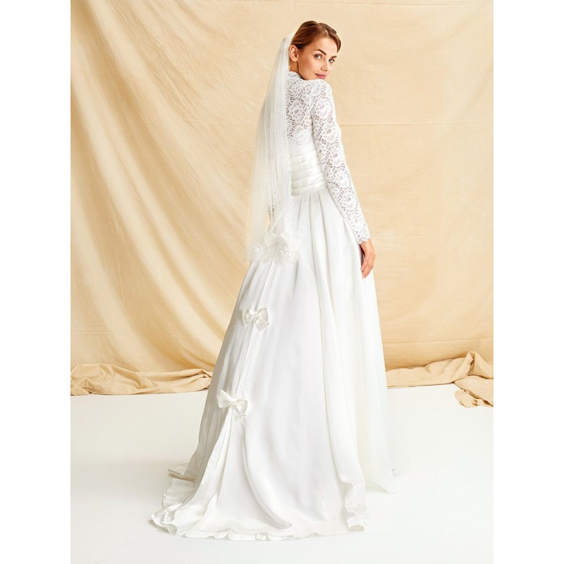 Pattern Wedding dress in...