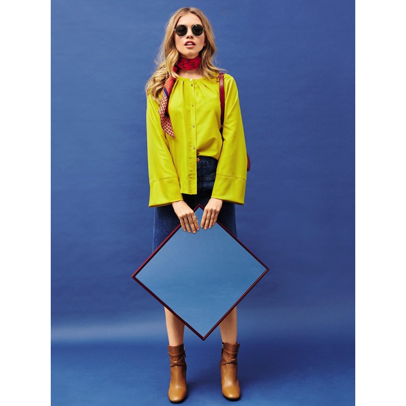 Pattern Blouse of a flared...