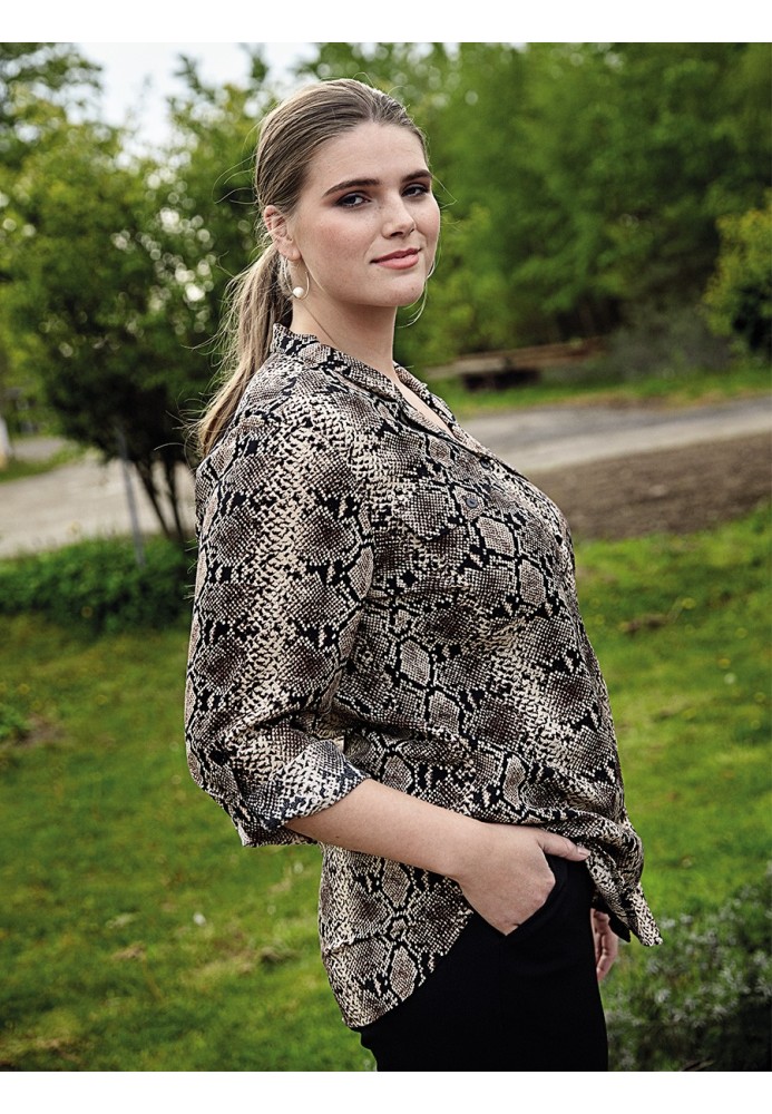 Pattern Shirt with a rounded bottom line (I love to sew 3/2019, pattern number 120)