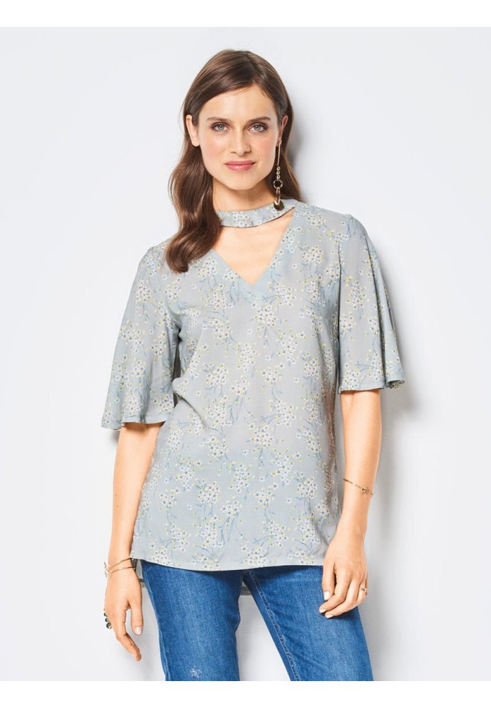 Pattern Blouse with a choker collar (Burda 1/2018, pattern number 6424 B)