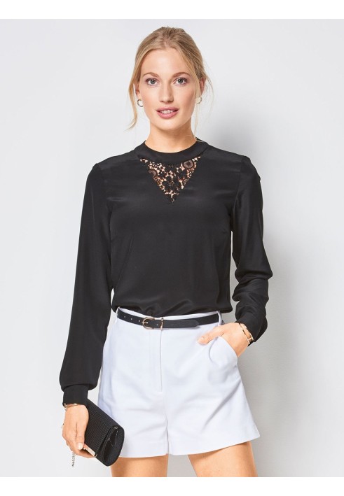 Pattern Blouse with a choker collar (Burda 1/2018, pattern number 6424 B)