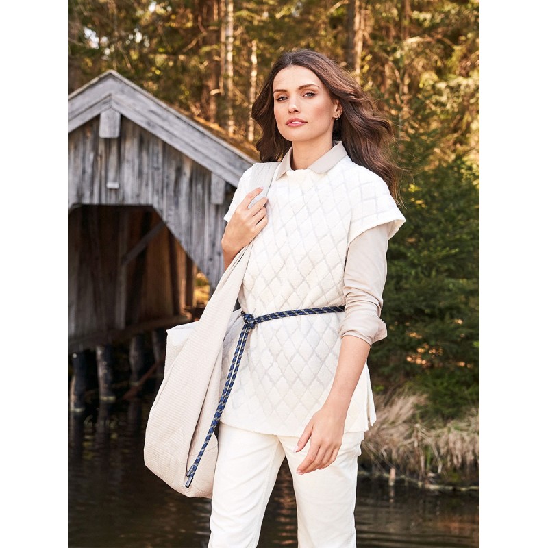 Pattern Vest made of woolen...