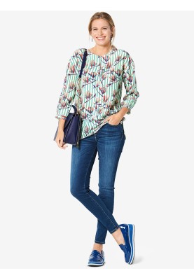 Pattern Blouse of a simple cut with an elongated back (Burda 1/2020, pattern number 6212 B)