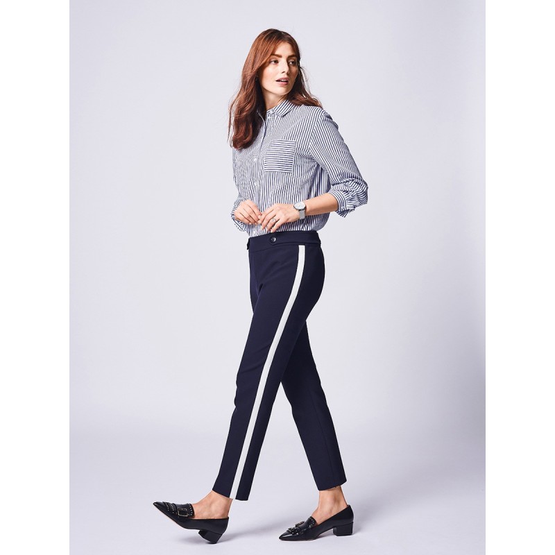 Pattern Pants of a narrow...