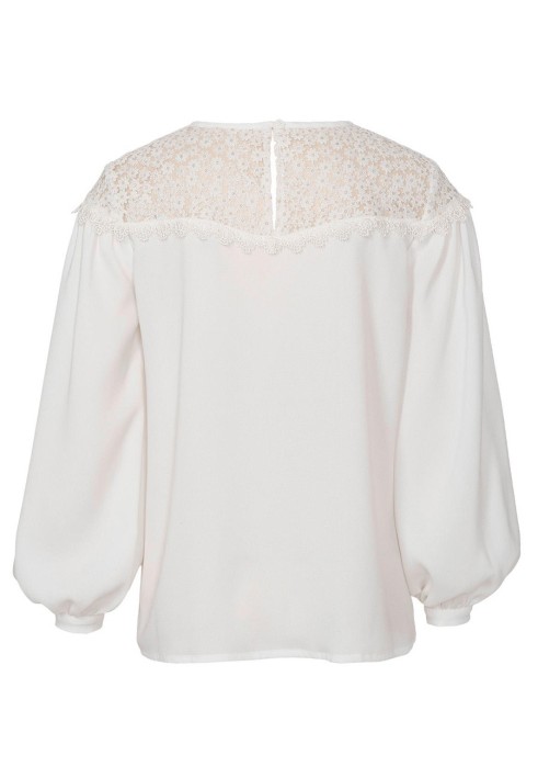 Pattern Blouse with a flared cut with a lace yoke (Burda 2/2019, pattern number 6262 B)