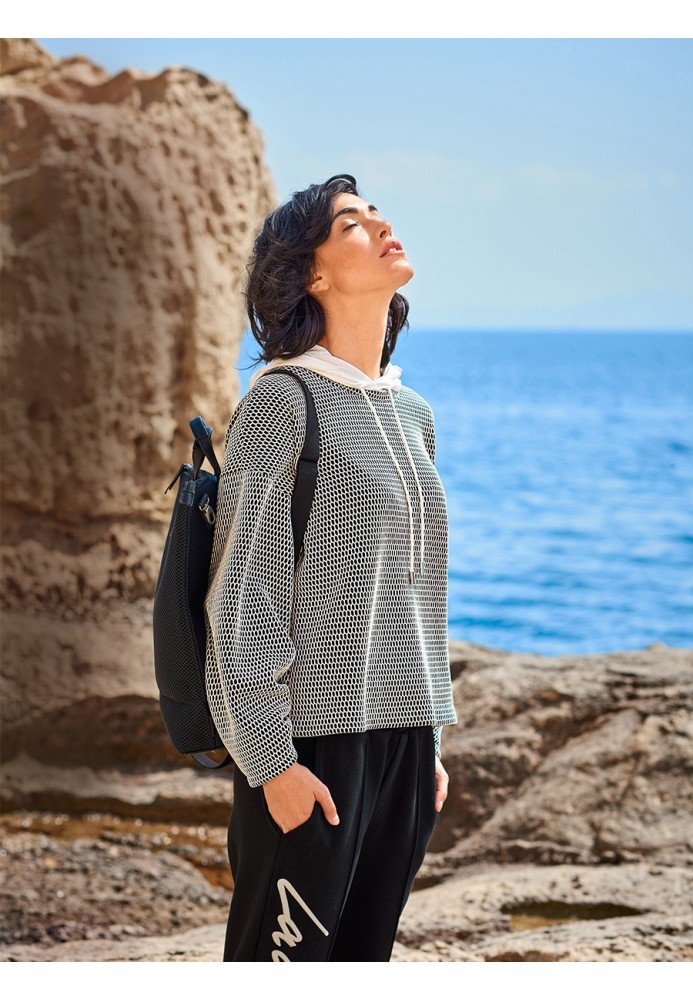 Pattern Spacious pullover with pleats on the sleeves (Burda 9/2018, pattern number 108)